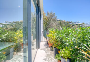Outstanding, five bedroom Villa located in Altos de Los Monteros with panoramic sea views