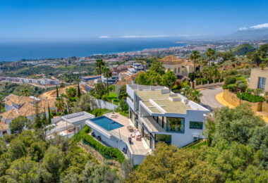 Outstanding, five bedroom Villa located in Altos de Los Monteros with panoramic sea views
