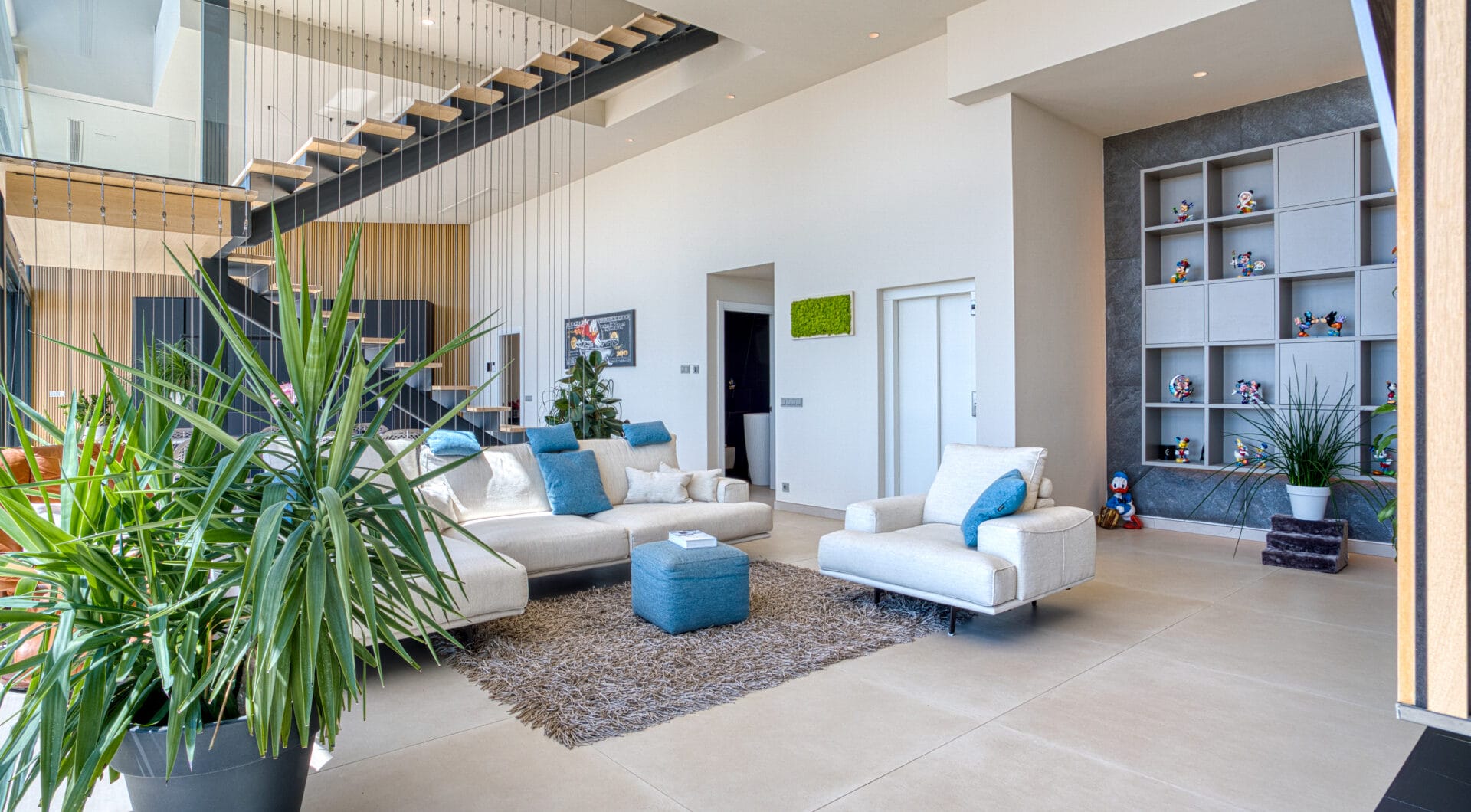 Outstanding, five bedroom Villa located in Altos de Los Monteros with panoramic sea views