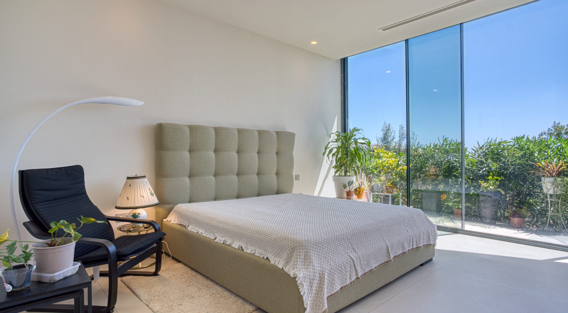 Outstanding, five bedroom Villa located in Altos de Los Monteros with panoramic sea views