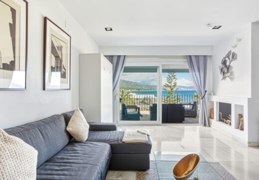 Beautiful east-facing penthouse with sea and mountain views, located in the heart of Puerto Banús.