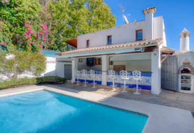 Elegant, southeast facing five bedroom Villa located on the New Golden Mile in Estepona, just steps from the beach