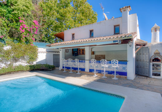Elegant, southeast facing five bedroom Villa located on the New Golden Mile in Estepona, just steps from the beach