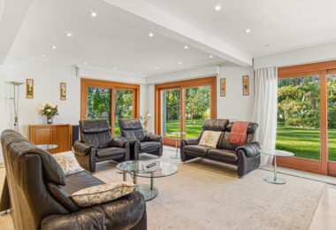 Elegant, southeast facing five bedroom Villa located on the New Golden Mile in Estepona, just steps from the beach