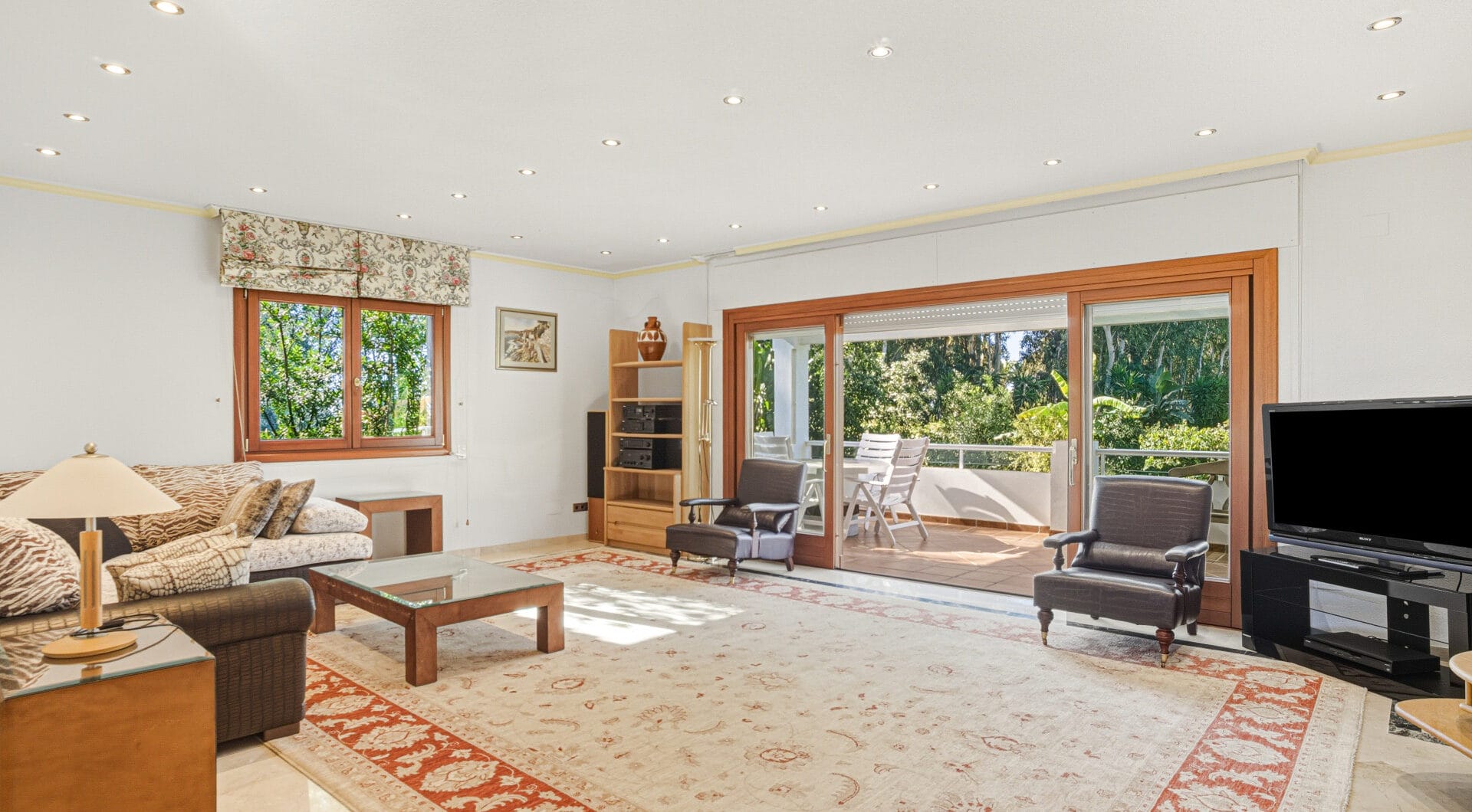Elegant, southeast facing five bedroom Villa located on the New Golden Mile in Estepona, just steps from the beach
