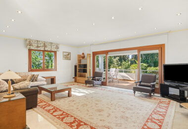 Elegant, southeast facing five bedroom Villa located on the New Golden Mile in Estepona, just steps from the beach