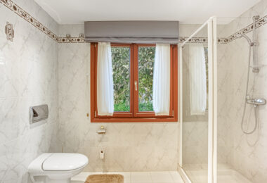 Elegant, southeast facing five bedroom Villa located on the New Golden Mile in Estepona, just steps from the beach