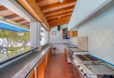 Elegant, southeast facing five bedroom Villa located on the New Golden Mile in Estepona, just steps from the beach