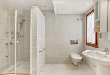 Elegant, southeast facing five bedroom Villa located on the New Golden Mile in Estepona, just steps from the beach