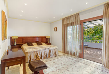 Elegant, southeast facing five bedroom Villa located on the New Golden Mile in Estepona, just steps from the beach