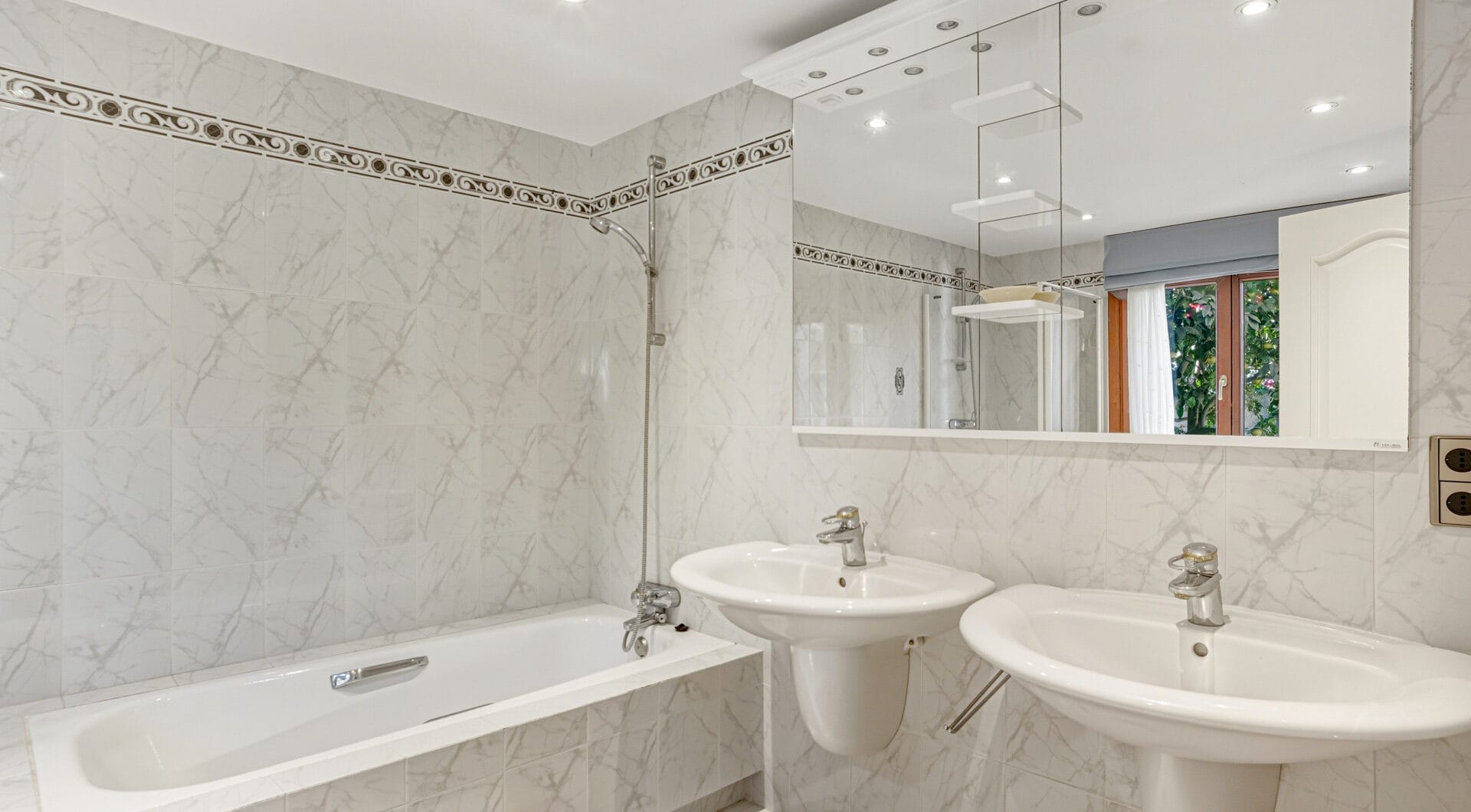 Elegant, southeast facing five bedroom Villa located on the New Golden Mile in Estepona, just steps from the beach