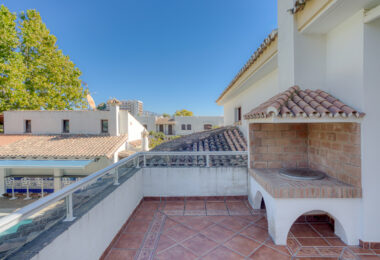 Elegant, southeast facing five bedroom Villa located on the New Golden Mile in Estepona, just steps from the beach