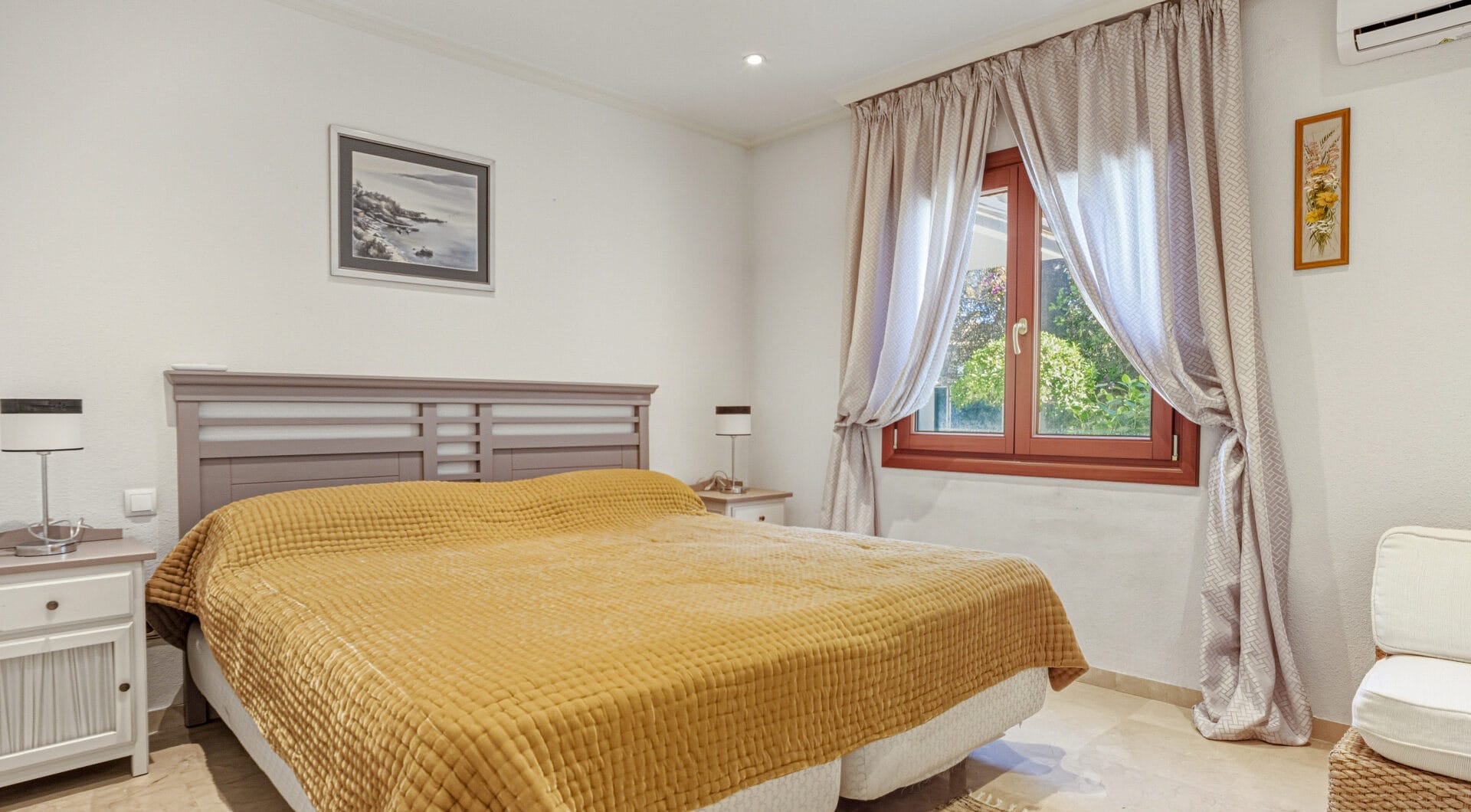 Elegant, southeast facing five bedroom Villa located on the New Golden Mile in Estepona, just steps from the beach