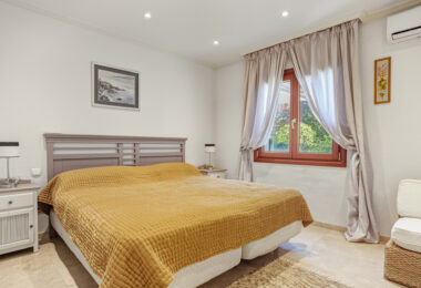 Elegant, southeast facing five bedroom Villa located on the New Golden Mile in Estepona, just steps from the beach