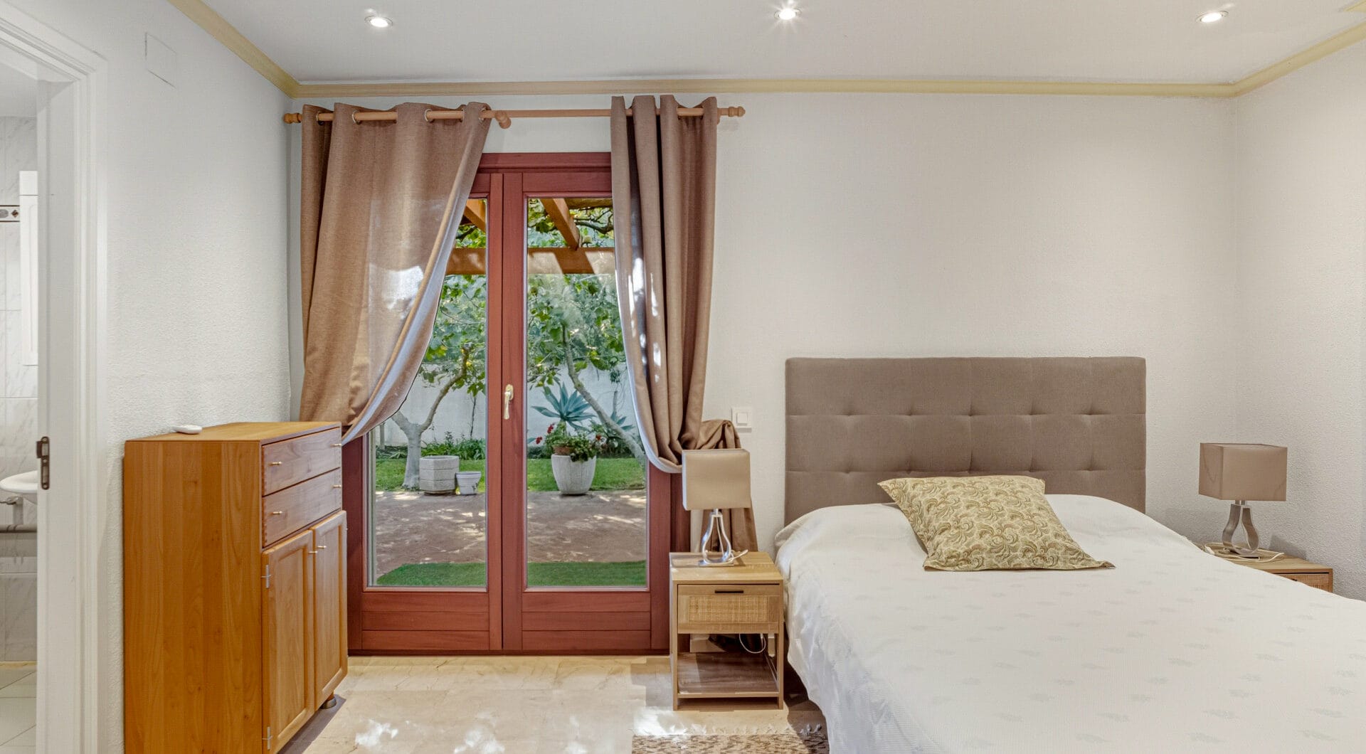 Elegant, southeast facing five bedroom Villa located on the New Golden Mile in Estepona, just steps from the beach