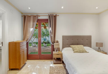 Elegant, southeast facing five bedroom Villa located on the New Golden Mile in Estepona, just steps from the beach