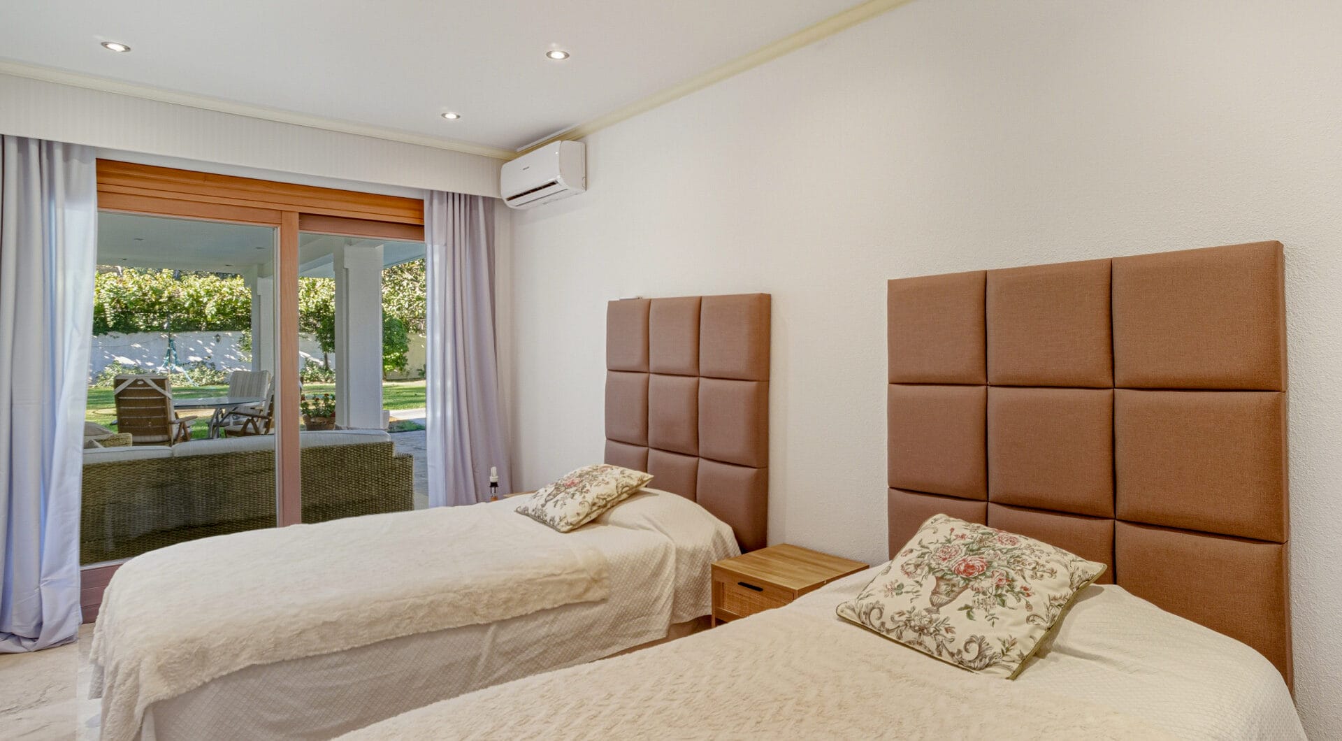 Elegant, southeast facing five bedroom Villa located on the New Golden Mile in Estepona, just steps from the beach
