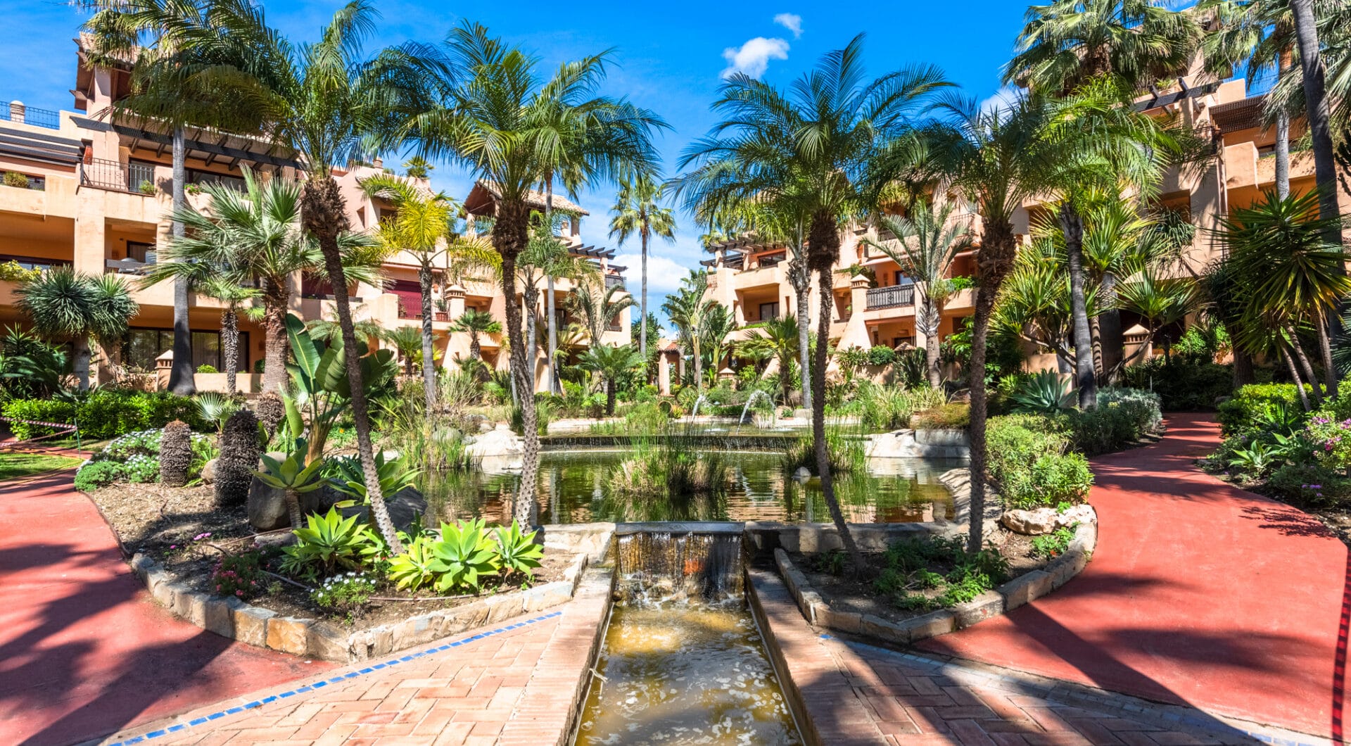 Beachside Penthouse with Panoramic Sea Views in Bahía Alcántara!
