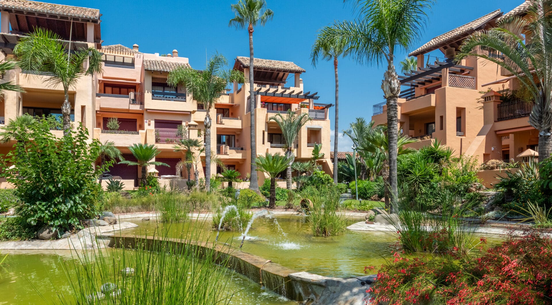 Beachside Penthouse with Panoramic Sea Views in Bahía Alcántara!
