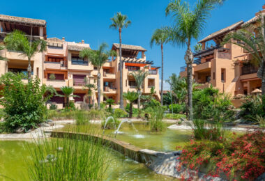 Beachside Penthouse with Panoramic Sea Views in Bahía Alcántara!