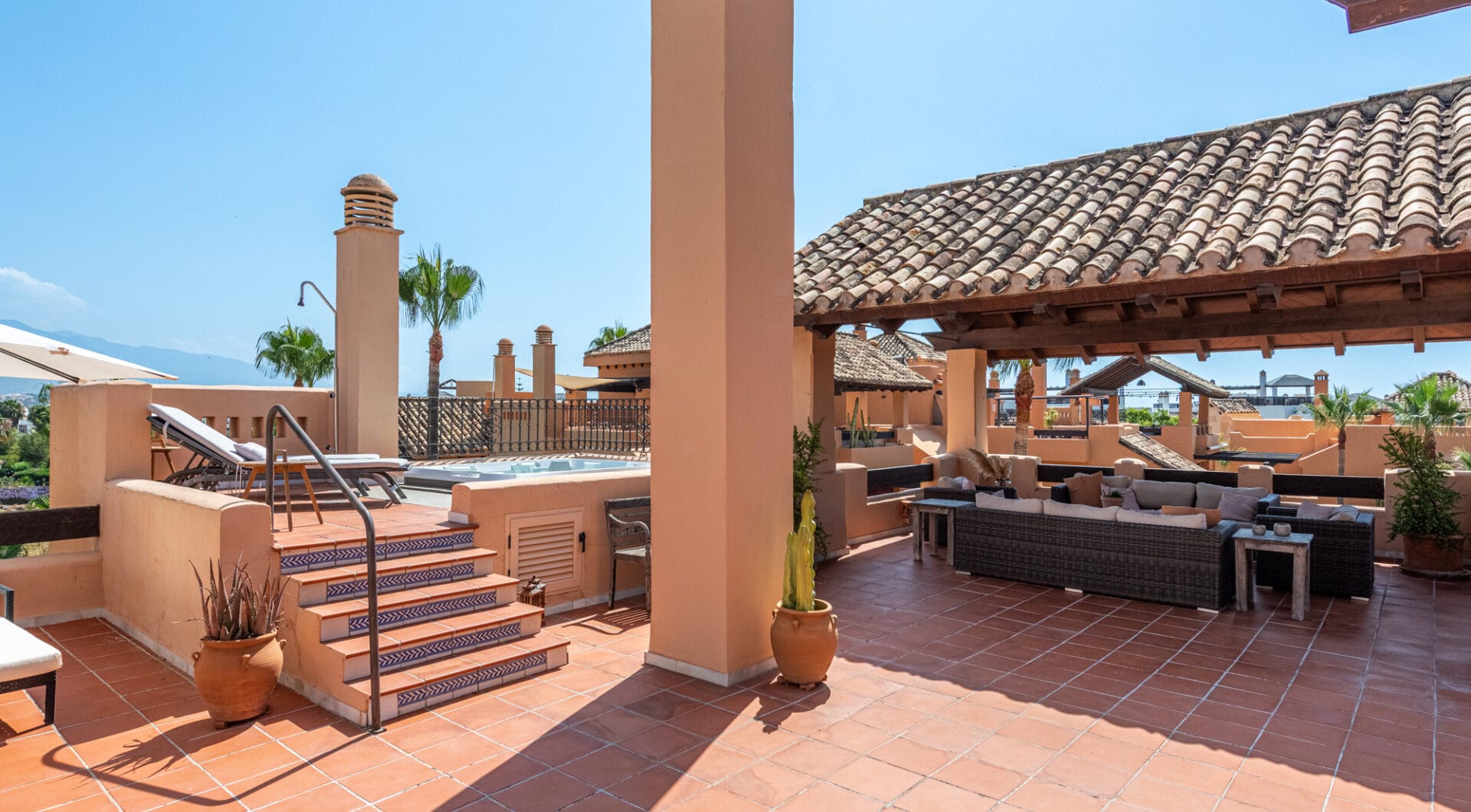 Beachside Penthouse with Panoramic Sea Views in Bahía Alcántara!