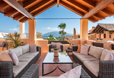 Beachside Penthouse with Panoramic Sea Views in Bahía Alcántara!
