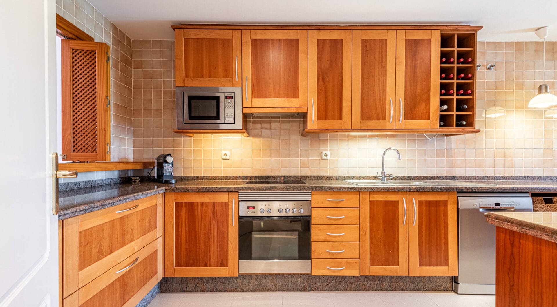 Beachside Penthouse with Panoramic Sea Views in Bahía Alcántara!
