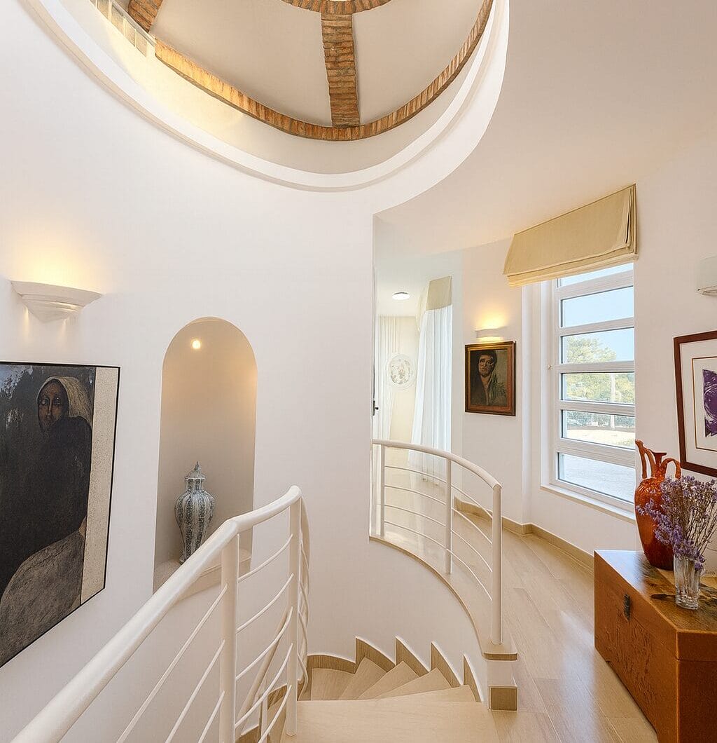 Elegant Villa with Private Garden and Pool in Sotogrande Alto Central