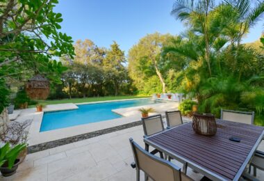 Elegant Villa with Private Garden and Pool in Sotogrande Alto Central