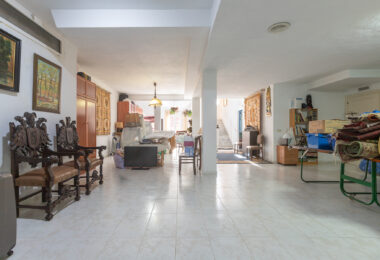 Villa with sea views in Seghers, Estepona