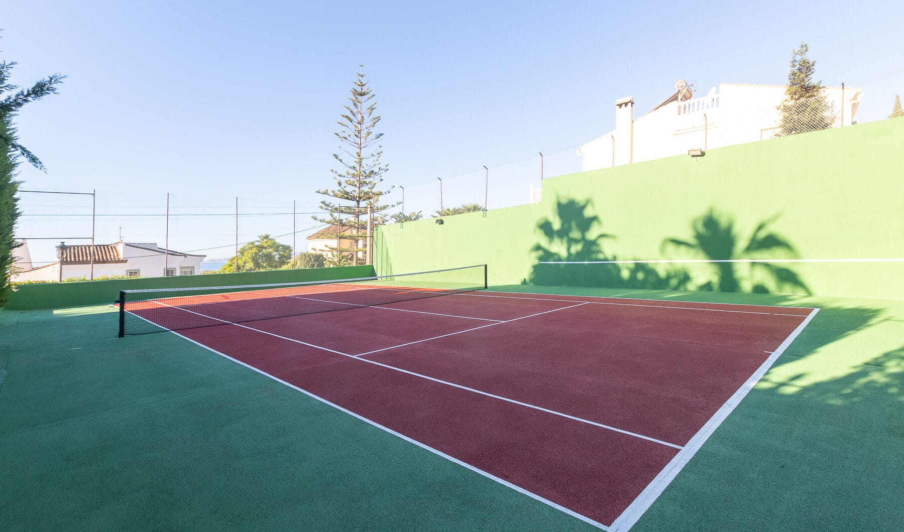 Villa with sea views in Seghers, Estepona