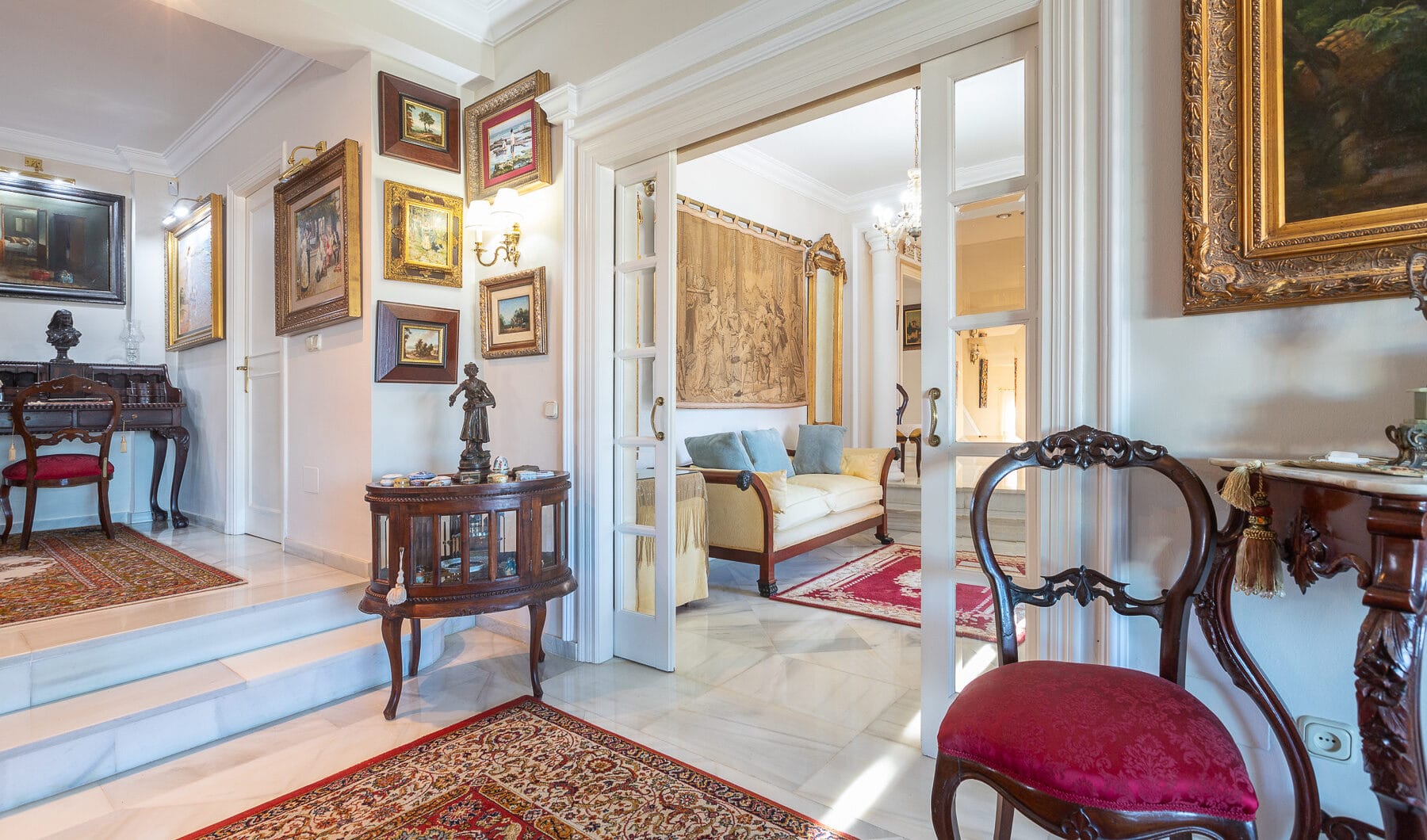 Villa with sea views in Seghers, Estepona