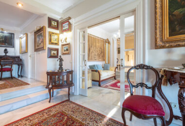 Villa with sea views in Seghers, Estepona