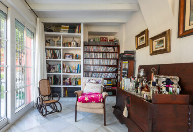 Villa with sea views in Seghers, Estepona