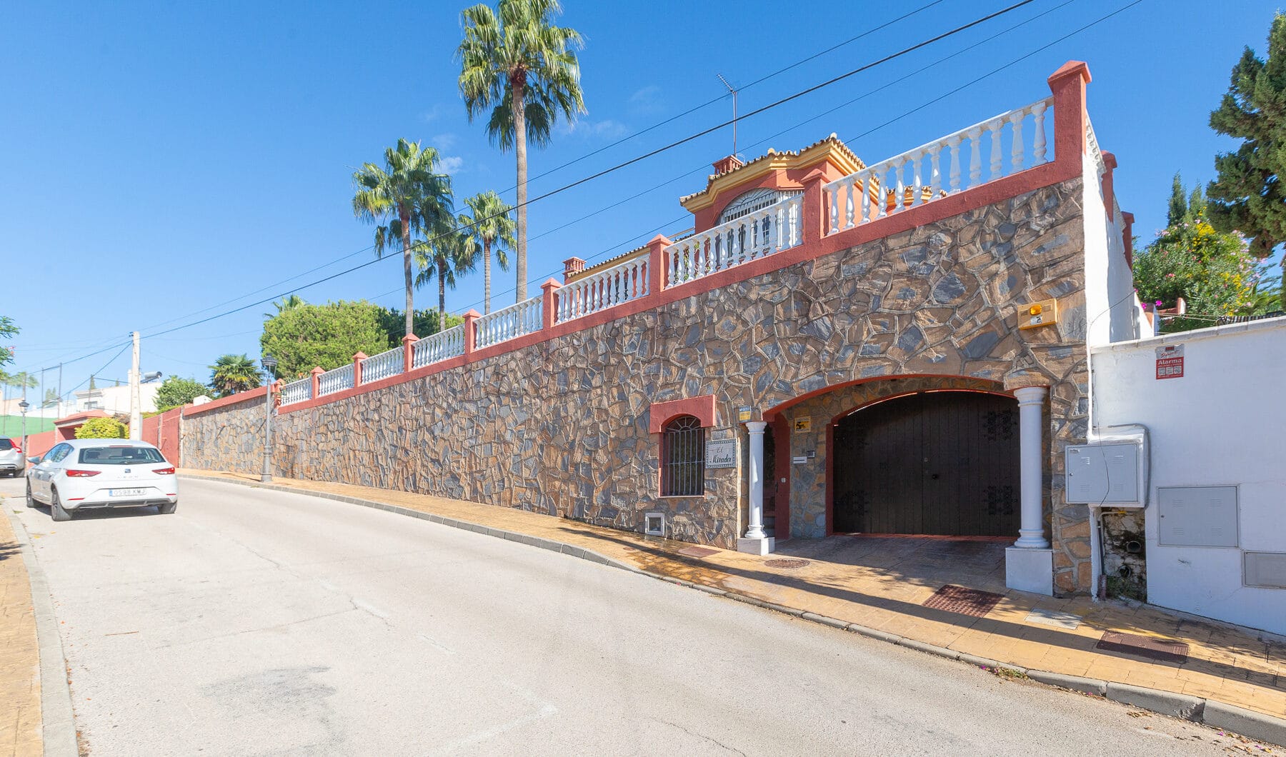 Villa with sea views in Seghers, Estepona