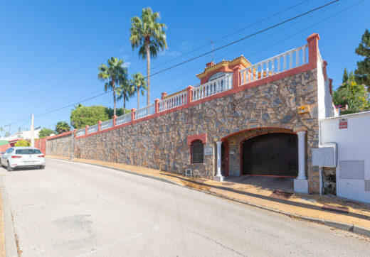 Villa with sea views in Seghers, Estepona
