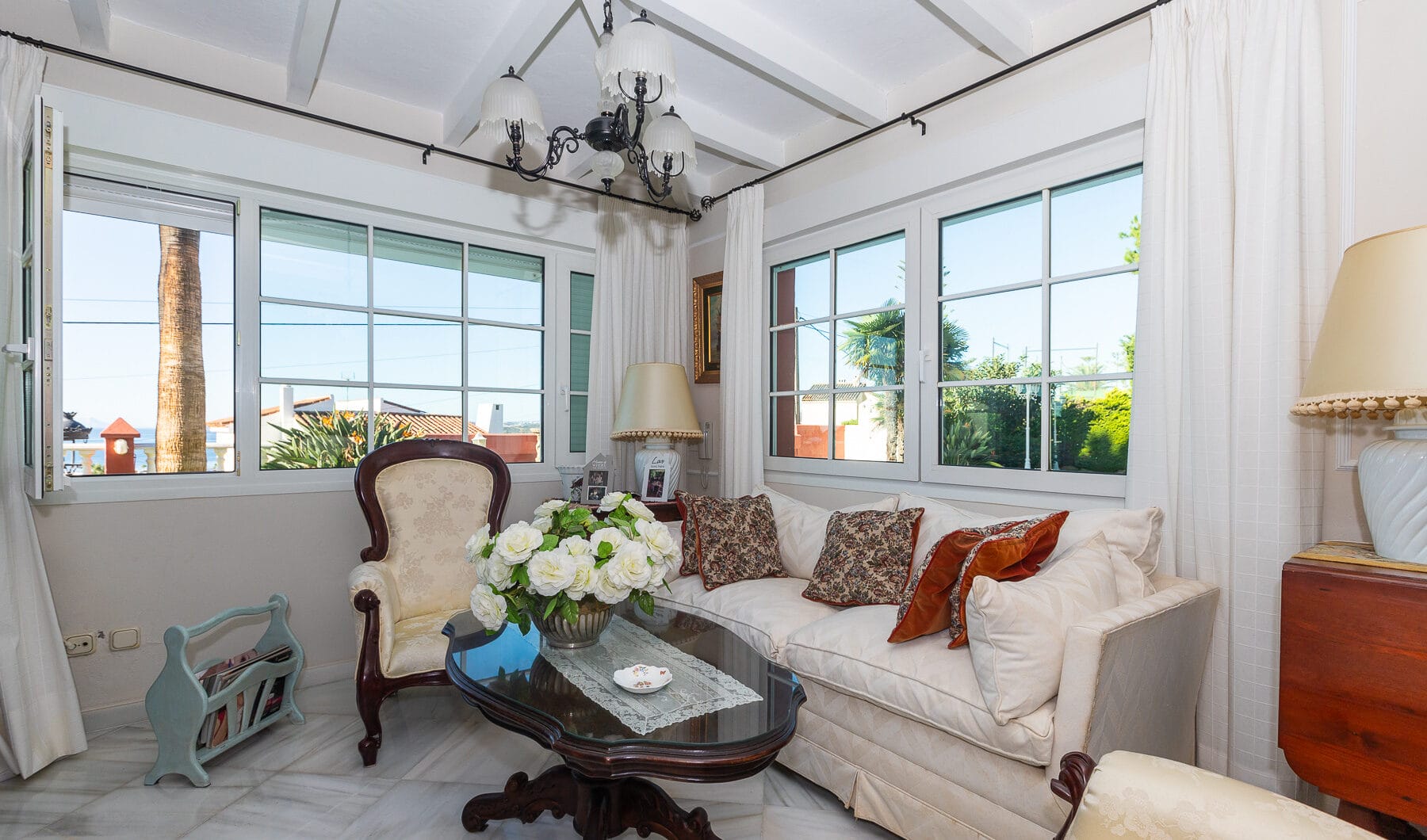 Villa with sea views in Seghers, Estepona