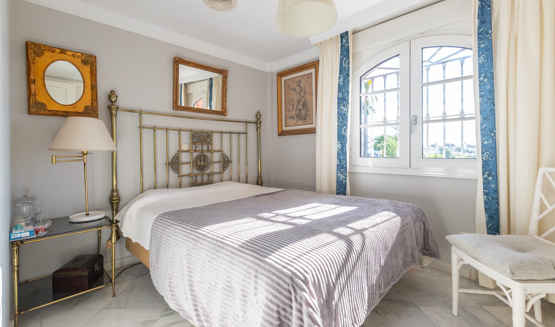 Villa with sea views in Seghers, Estepona