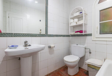 Villa with sea views in Seghers, Estepona