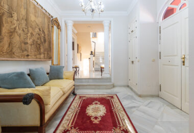 Villa with sea views in Seghers, Estepona