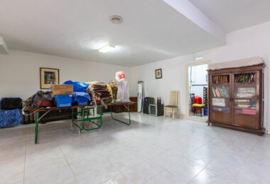 Villa with sea views in Seghers, Estepona