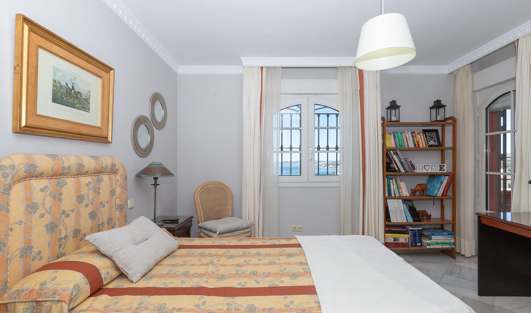 Villa with sea views in Seghers, Estepona
