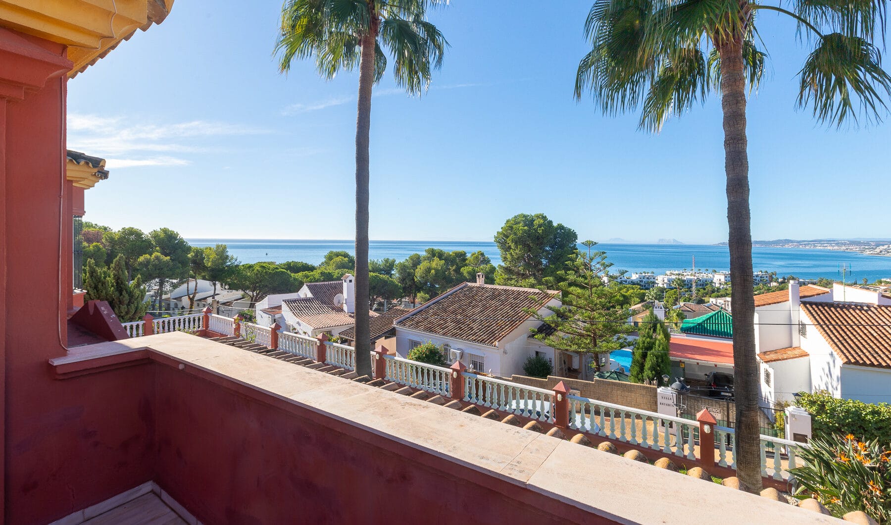Villa with sea views in Seghers, Estepona