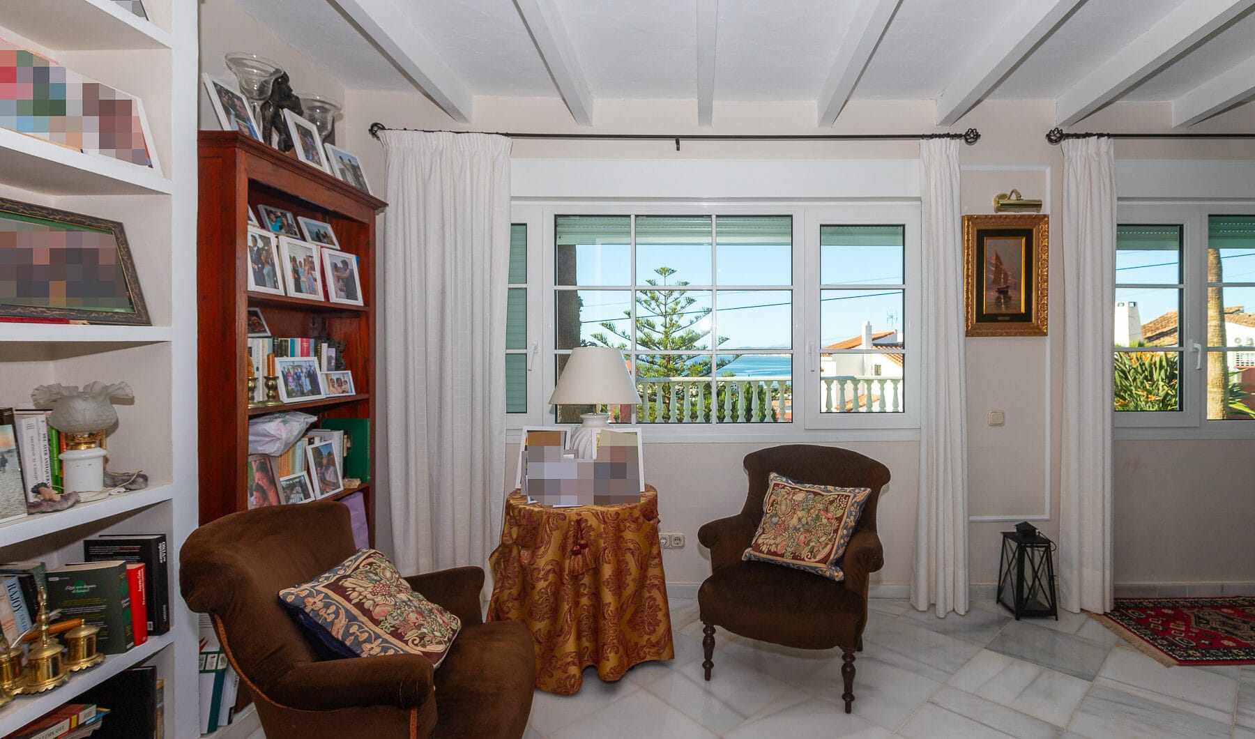 Villa with sea views in Seghers, Estepona