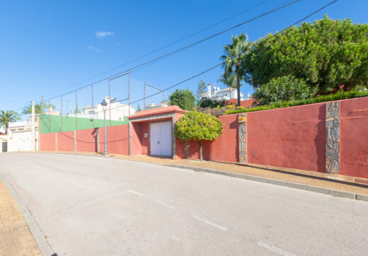 Villa with sea views in Seghers, Estepona