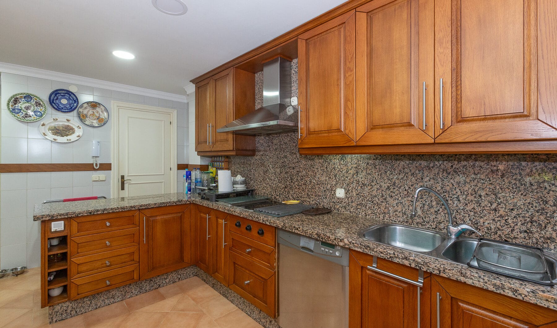 Villa with sea views in Seghers, Estepona
