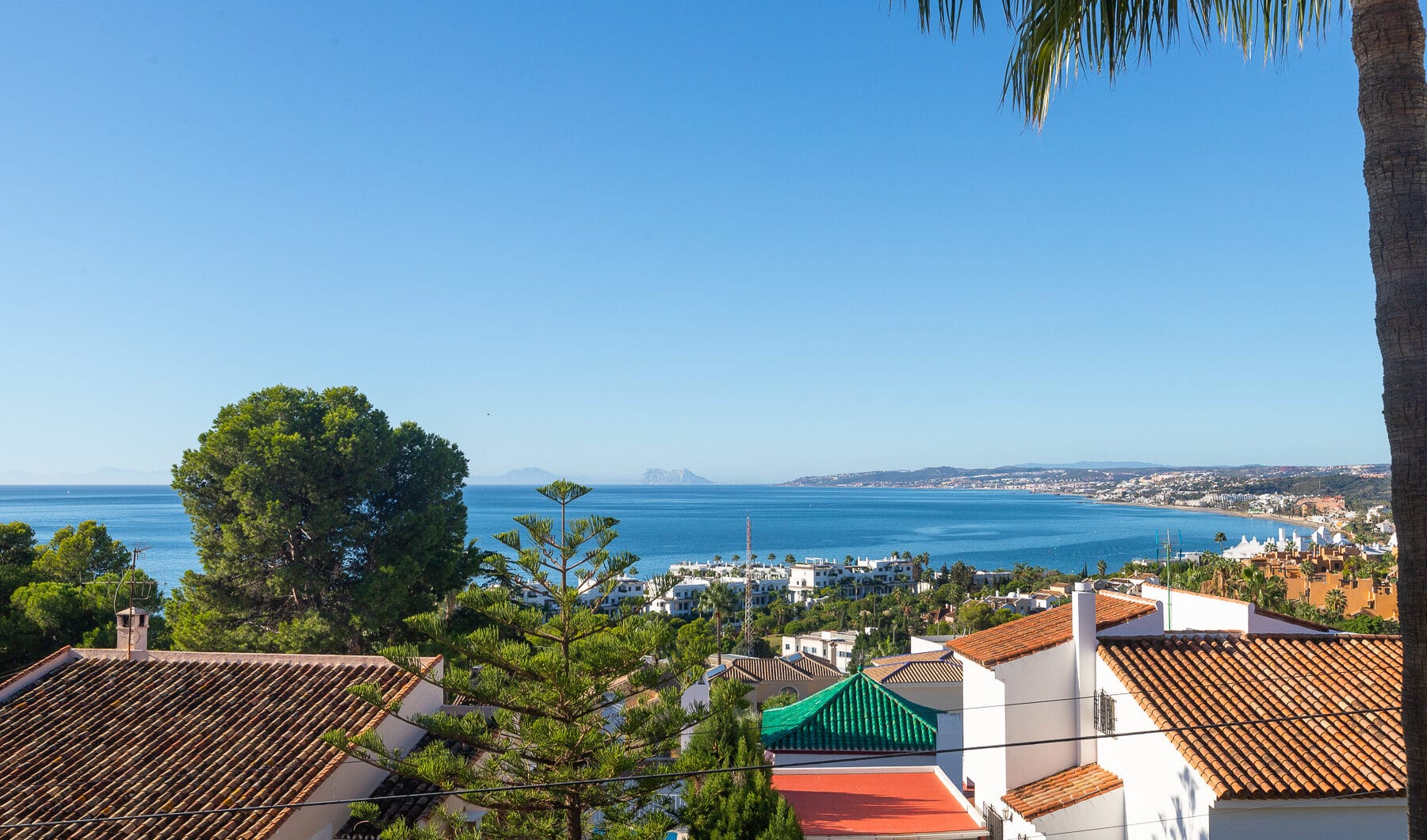 Villa with sea views in Seghers, Estepona