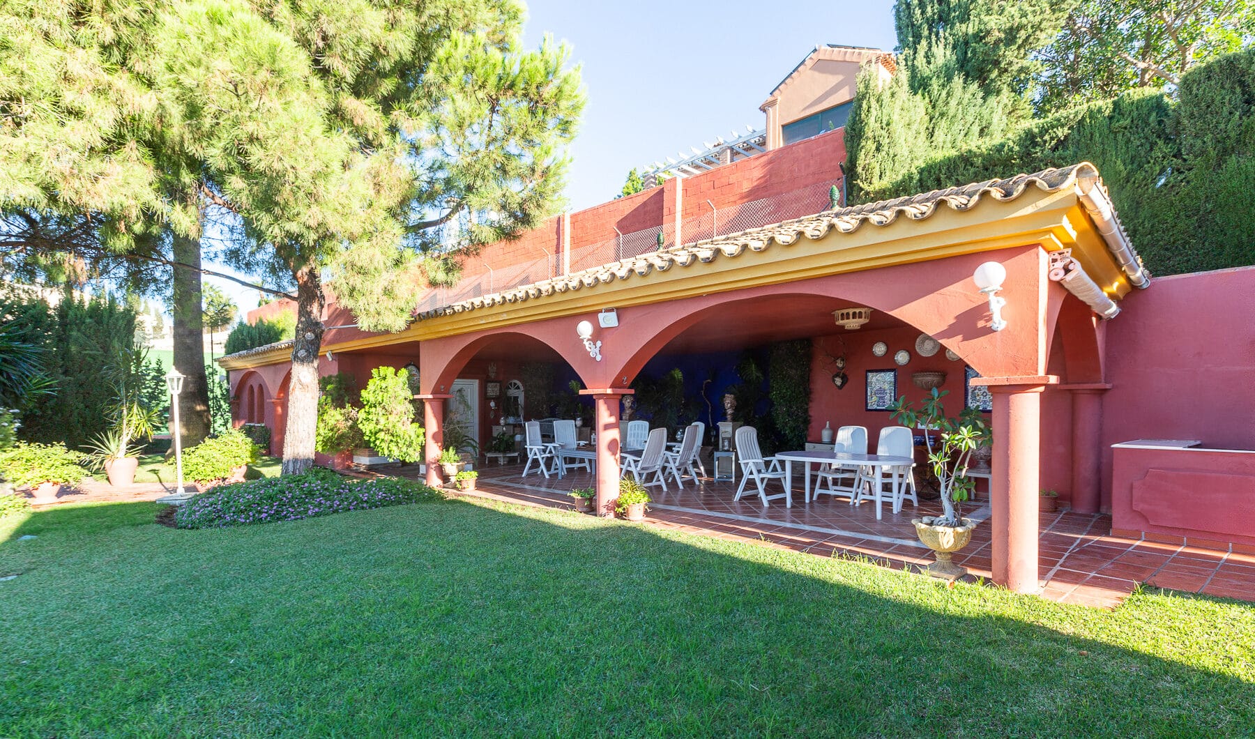 Villa with sea views in Seghers, Estepona