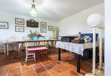 Villa with sea views in Seghers, Estepona