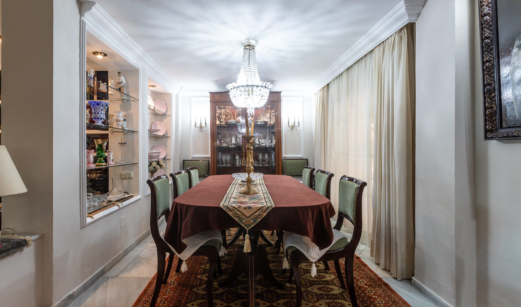 Villa with sea views in Seghers, Estepona